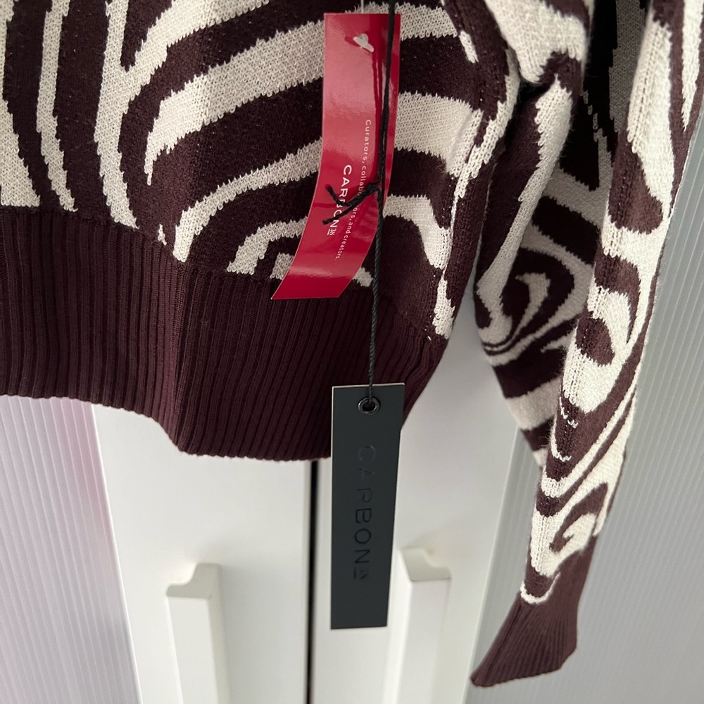 NWT Carbon38 Women’s Zebra Jacquard Crop Sweater Size Small - Picture 4 of 7